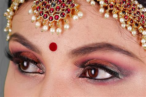 Bindi en India, el punto en la frente